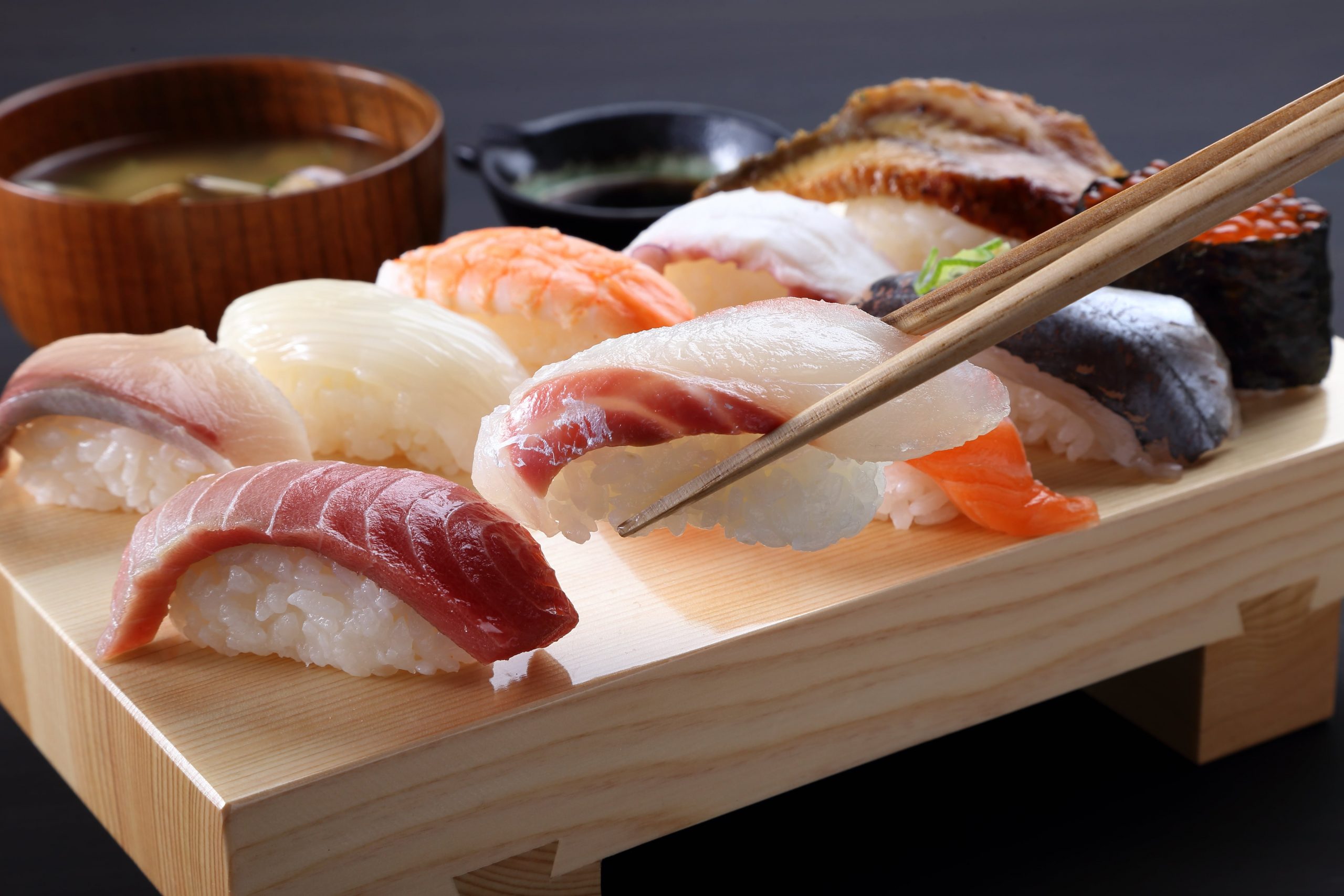 日 本 文 化 と し て の 寿 司 