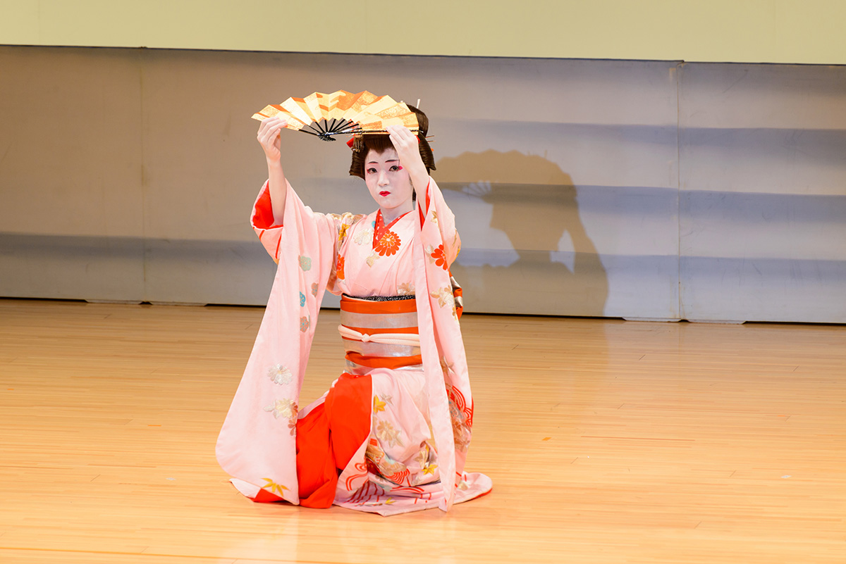 日本舞踊 平かんざし 藤間流五つ紋 辻が花 色無地 作家物 - 浴衣/水着